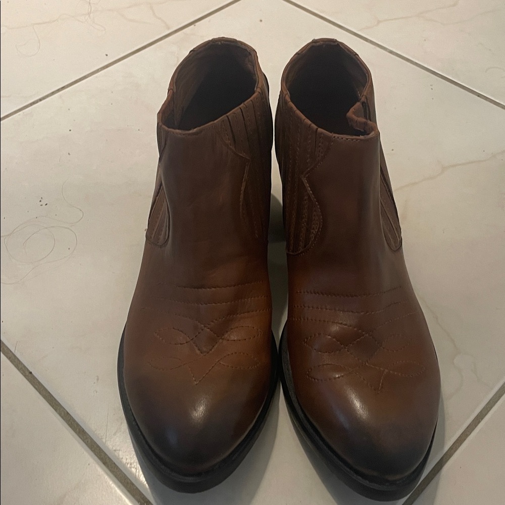 Roan 9.5 Brown Malina Western Leather ankle boots Booties WORN ONCE